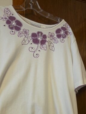 WORN ONCE Alfred Dunner Cream Short Sleeve Top with Purple Floral Embroidery